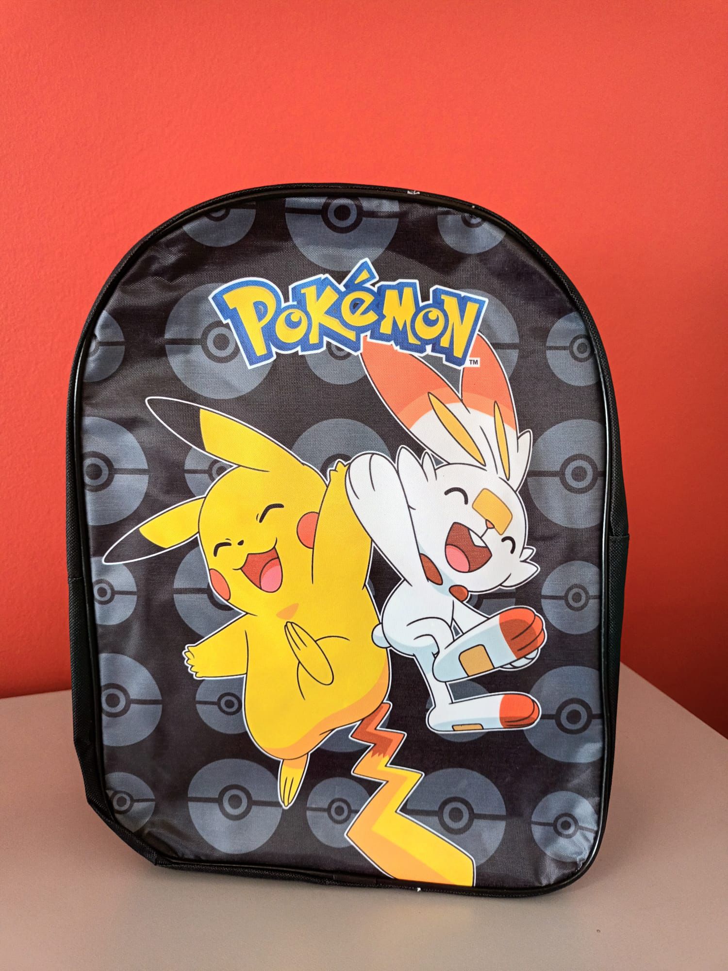 Mochila Pikachu Pokemon 40cm Tamaño: 40x30x15cm. marca DIFUZED